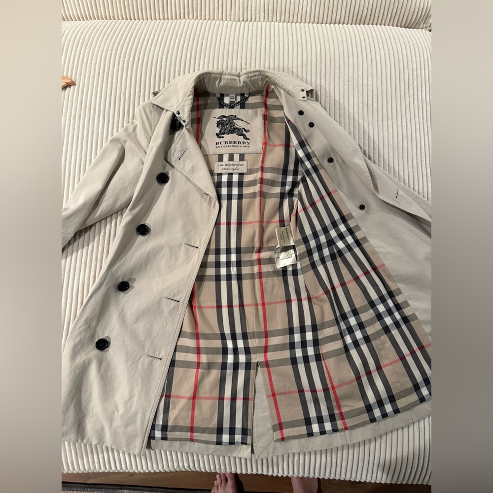 Burberry Kensington Trench Coat – Size 2 / Classic Beige